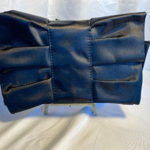 💰 5 FOR $40 / BLACK SATIN BOW DESIGN CLUTCH (EUC)
